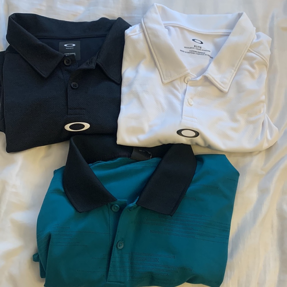3 Oakley shirt in excellent condition at good price.